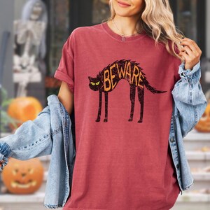 Vintage Black Cat Halloween T-Shirt: Retro Distressed Spooky Season Tee, Alternative Halloween Costume Outfit Shirt, Autumn Fall Ascetic Crimson