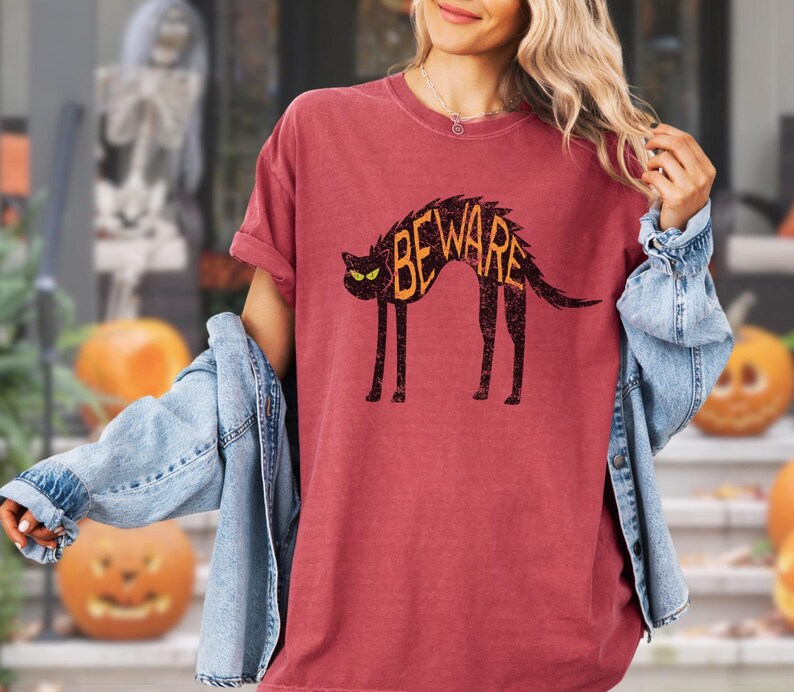 Vintage Black Cat Halloween T-Shirt: Retro Distressed Spooky Season Tee, Alternative Halloween Costume Outfit Shirt, Autumn Fall Ascetic Crimson