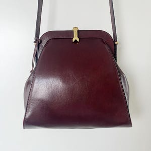 Sac à bandoulière en cuir Goldpfeil vintage, sac à bandoulière bordeaux à fermoir doré