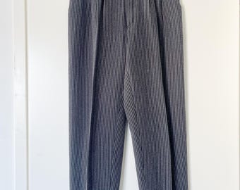 Pantaloni vintage anni '80 in misto lana scandinava a vita alta con pieghe, pantaloni a sacchetto di carta grigi a righe sottili con cintura, Made in Finland, taglia XS, EU 34