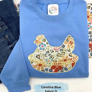 Embroidered Hen on Nest Sweatshirt, Vintage Inspired Farmhouse Chicken Applique, Custom Cottagecore Sweatshirt, Nesting Hen Embroidery Bild 11