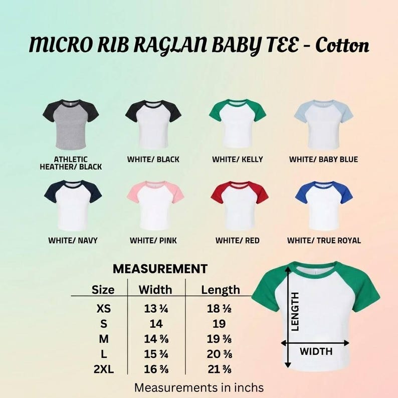 Op de afbeelding: Micro Rib Raglan Baby T-shirts in diverse kleuren, waaronder wit met zwarte, marineblauwe, roze, rode en koninklijke blauwe mouwen. Maten in inches, maten van XS tot 2XL. XS breedte 34.9 cm, lengte 47 cm.
