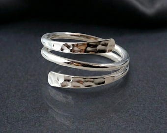 Anillo ajustable de plata de ley martillada, estilo bohemio