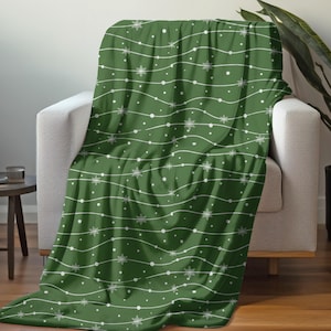 Green Snowflake Blanket: Plush or Sherpa Cozy Winter Throw