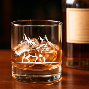 Horse and Mountain Whiskey Glass – Etched Western Rocks Glass for Horse Lovers, Rustic Barware Gift for Cowboys & Riders, Bourbon and Scotch