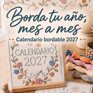 Puede incluir: Un kit de calendario bordable 2027 con paneles de tela con diseños de flores y mariposas. El texto dice Borda tu año, mes a mes, Calendario bordable 2027, CALENDARIO 2027 y ENERO 2027. Incluye hilos de bordar, un dedal y unas tijeras.