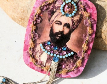India, maharadja, vintage portrait,supply jewel, pendant, handpainted