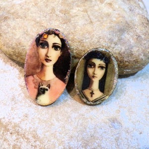 cabochon en bois, douceur portrait rétro belle et son chat, baroque romantique, fournitures pour bijou ou scrapbooking ou collage