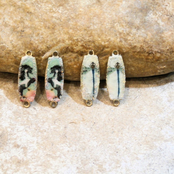 libellules ou cheval, 2 connecteurs breloques charms, rétro, pour création boucles bracelets, délicates libellules, gris blanc romantique
