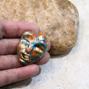 cabochon visage pour création bijou steampunk ou collage ou mosaïque, effet rouille patine, céramique artisanale, au choix 2