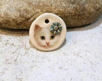 pendentif SUR COMMANDE, jolie petite chatte coquette, céramique artisanale, pour création bijou de sac ou collier, fournitures