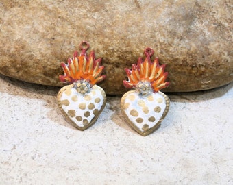 sagrado corazón, 2 charms para montaje en bucle, hippie boho chic, charm fantasía original pintado a mano, blanco naranja rojo