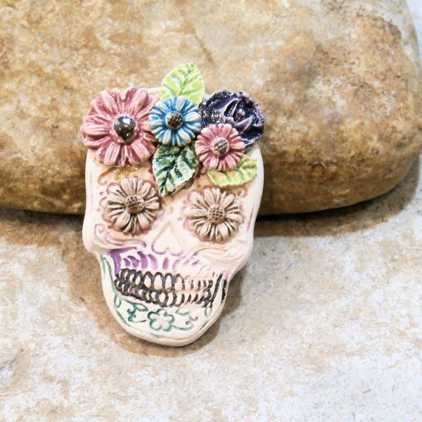 squelette fleuri, grand cabochon calaveras, tête de mort, céramique artisanale, fourniture pour bijou fantaisie halloween, multicolore