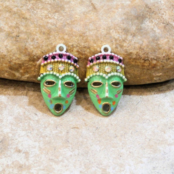 masques africains, 2 breloques pour montage en boucles, patine peint main, fournitures artisanale bijou fantaisie, vert