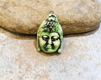 Bouddha zénitude pendentif céramique, voyage hippie bohème zen, céramique artisanale, fournitures bijou fantaisie, vert