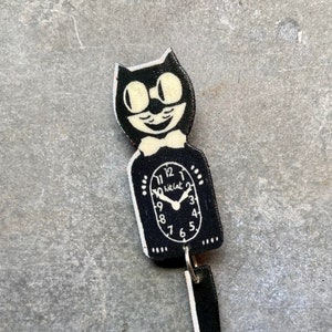 Kit Cat Clock Pin Button Moving Tail Brooch