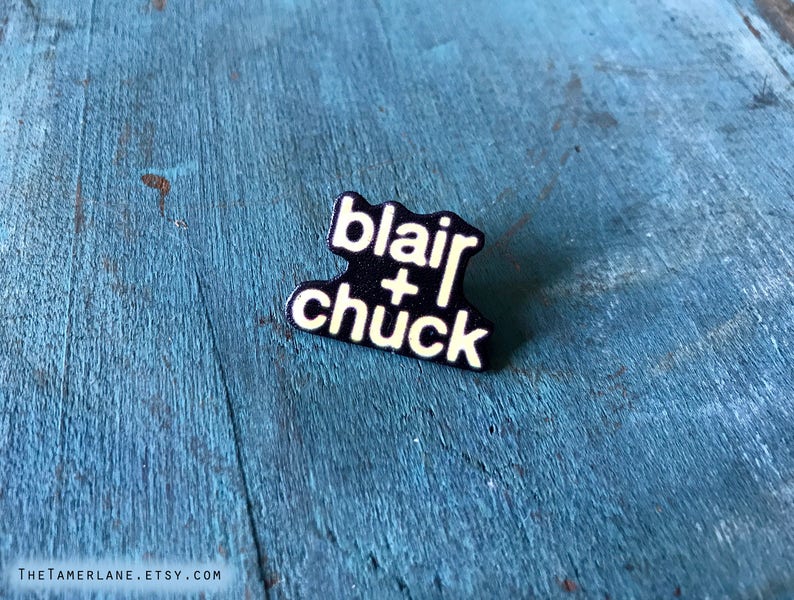 Blair Waldorf and Chuck Bass Gossip Girl Lapel Pin PinBack Button Badge Chair TV image 1