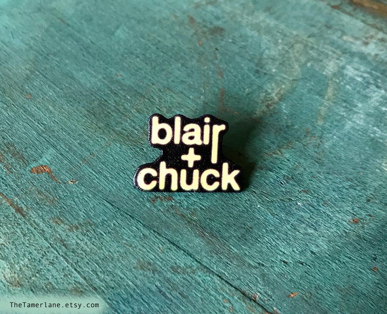 Blair Waldorf and Chuck Bass Gossip Girl Lapel Pin PinBack Button Badge Chair TV image 2