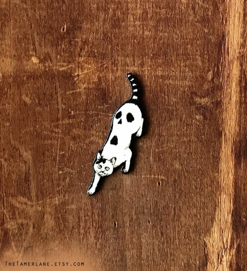 Botón Pin de Pulp Fiction de Cat Yon y Muu Neko, novela gráfica de manga de terror japonesa, anime y cómic imagen 3