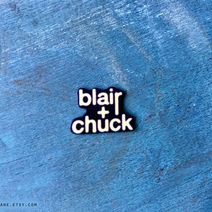 Blair Waldorf and Chuck Bass Gossip Girl Lapel Pin PinBack Button Badge Chair TV image 3