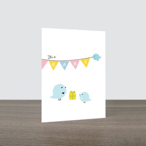 Carte de bébé de fanion d'oiseau mignon - c'est une carte de bébé, des drapeaux de banderoles de fanion, des oiseaux mignons de douche de bébé, une carte de nouveau parent, une carte d'oiseau, une carte écologique