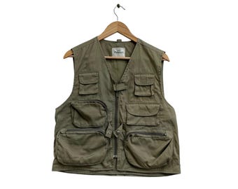 Tsurix Fishing Vest: Multi-pocket Tactical Green Activewear (size