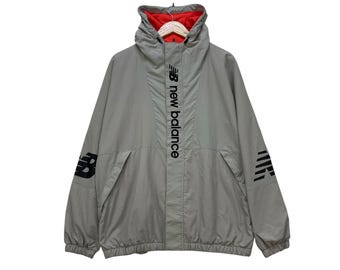 Impresionante chaqueta con capucha NB New Balance Spellout