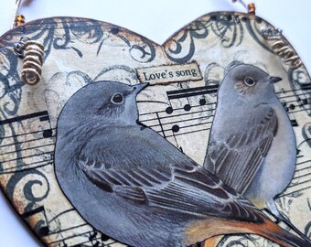 Art mural oiseaux, décoration murale oiseaux, coeur suspendu en perles de rougequeue noir, cadeaux pour partenaire, cadeaux romantiques, joli cadeau pour les amateurs d'oiseaux