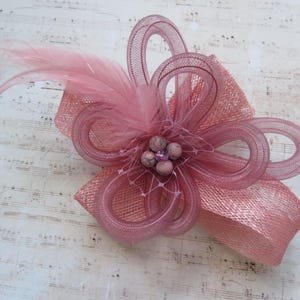 Dusky Rose Pink Sinamay and Crinoline Loop & Feather Hair Clip in Fascinator Headpiece Wedding Whimsy Garden Party Races - Ready to Wear