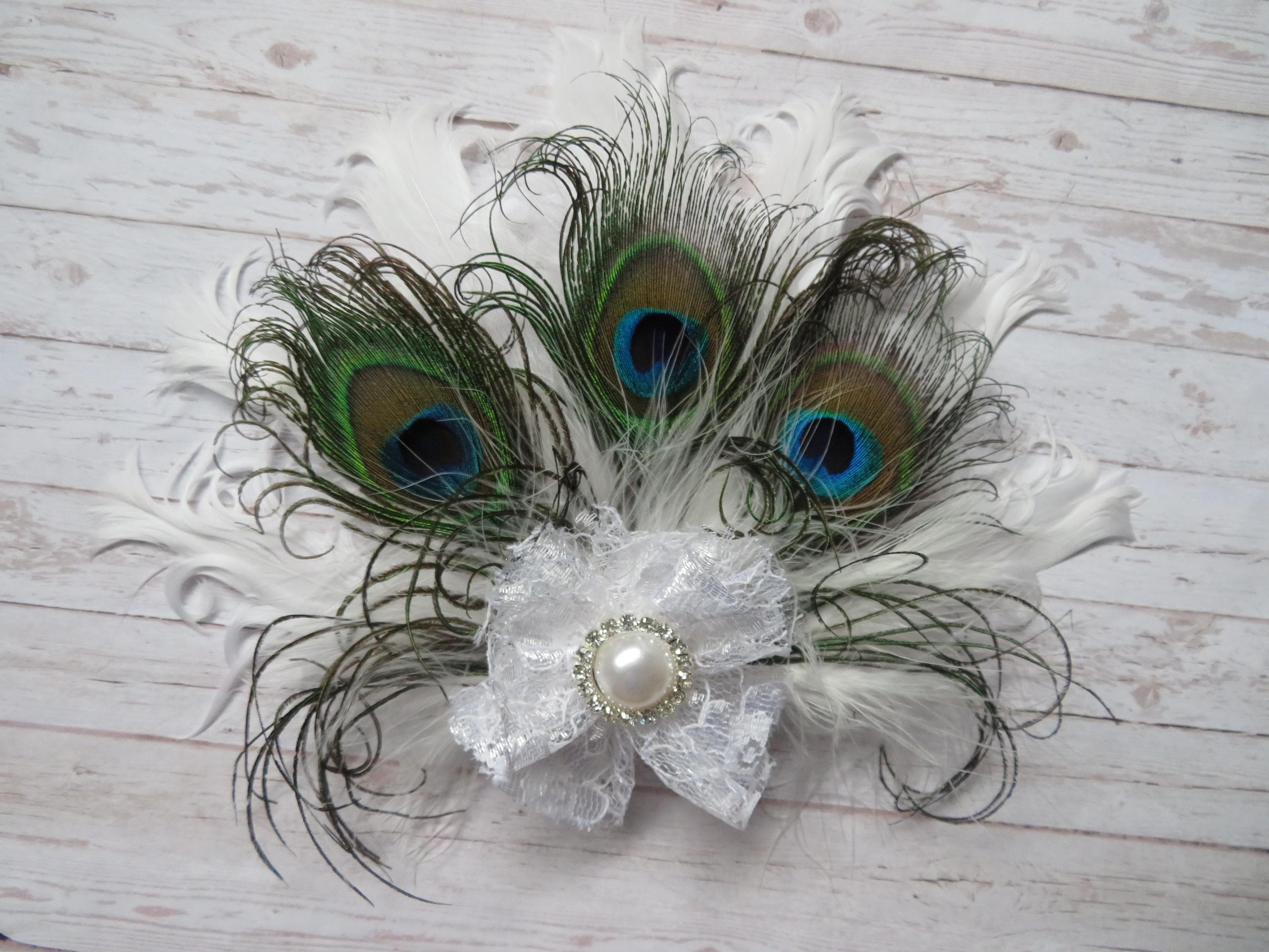 Elfenbeinfarbener Blumen-Haarschmuck Mit Feder & Perlen – Clip & Brosche Für Hochzeit & Events