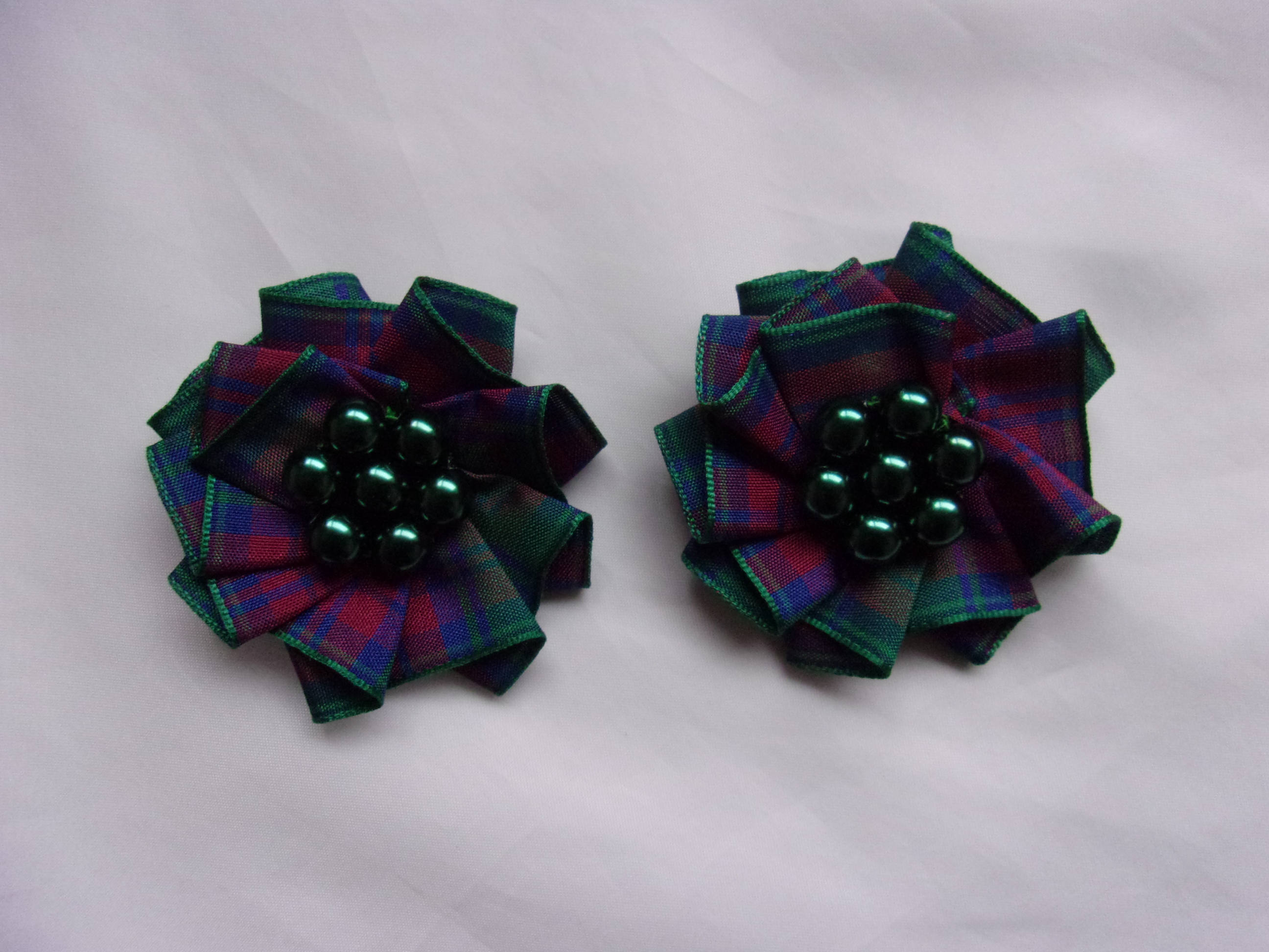 Tartan Shoe Clips Made to Order pins en clips Kleding- & schoenclips Sieraden Broches Scottish Highland Clan Plaid Ribbon Plain Ruffle & Crystal Pearl Shoe Decoration One Pair 