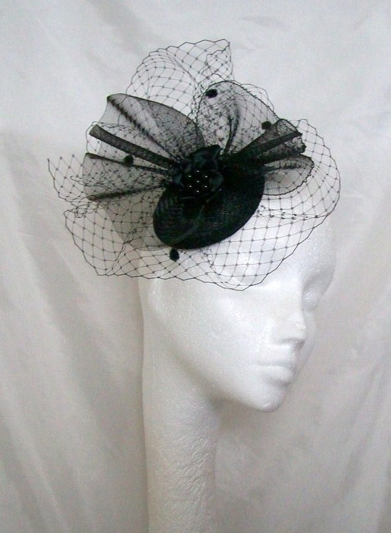 Black Vintage Fascinator - Elegant Blusher Veil Crinoline  display picture 2