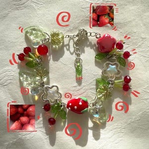 Braccialetto con ciondolo a forma di fragola fatto a mano: gioielli con perline di frutta