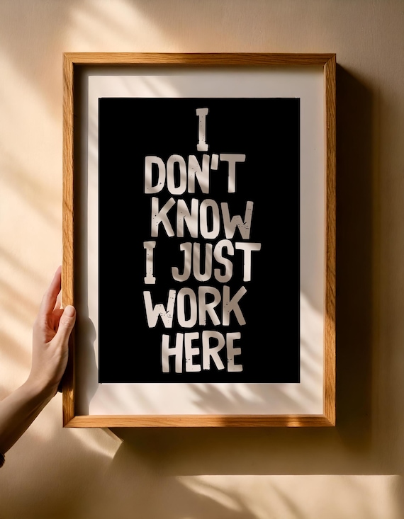 Digital poster I Don't Know I Just Work Here – Funny office wall art as a PNG bundle | Black and white quote poster for download