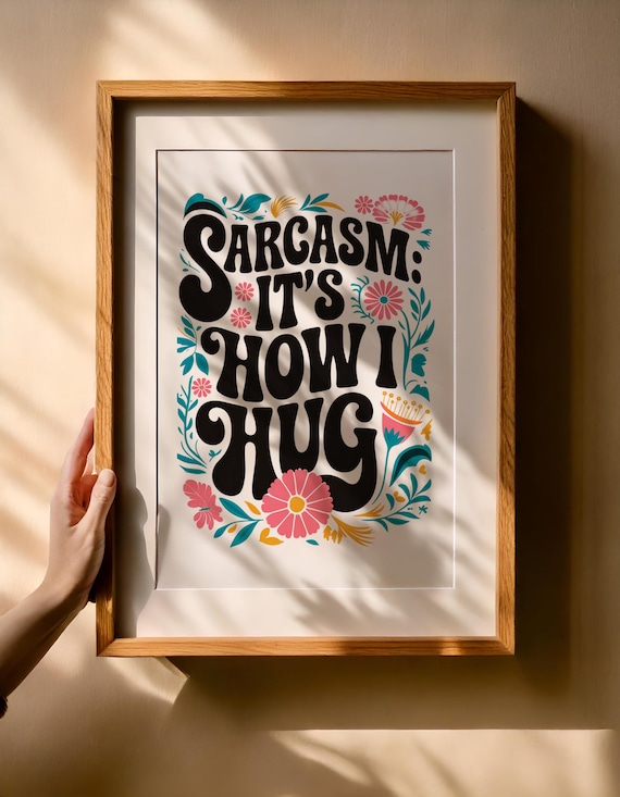 Sarcasm: It’s How I Hug – Digitales Poster mit floraler Ironie | PNG + Canva-Datei