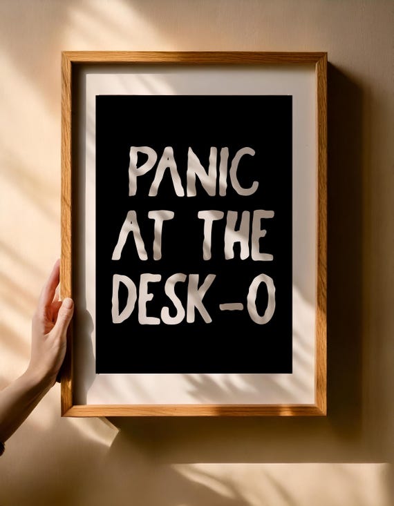 Digital poster Panic at the Desk-o – Funny office mural as a PNG bundle | Black and white saying for download in 5:7 format