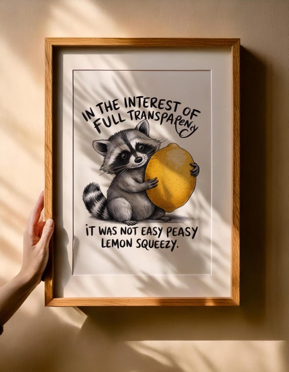 Easy Peasy Lemon Squeezy? Nicht ganz. – Digitales Poster mit Waschbär & Zitrone | PNG + Canva-Datei