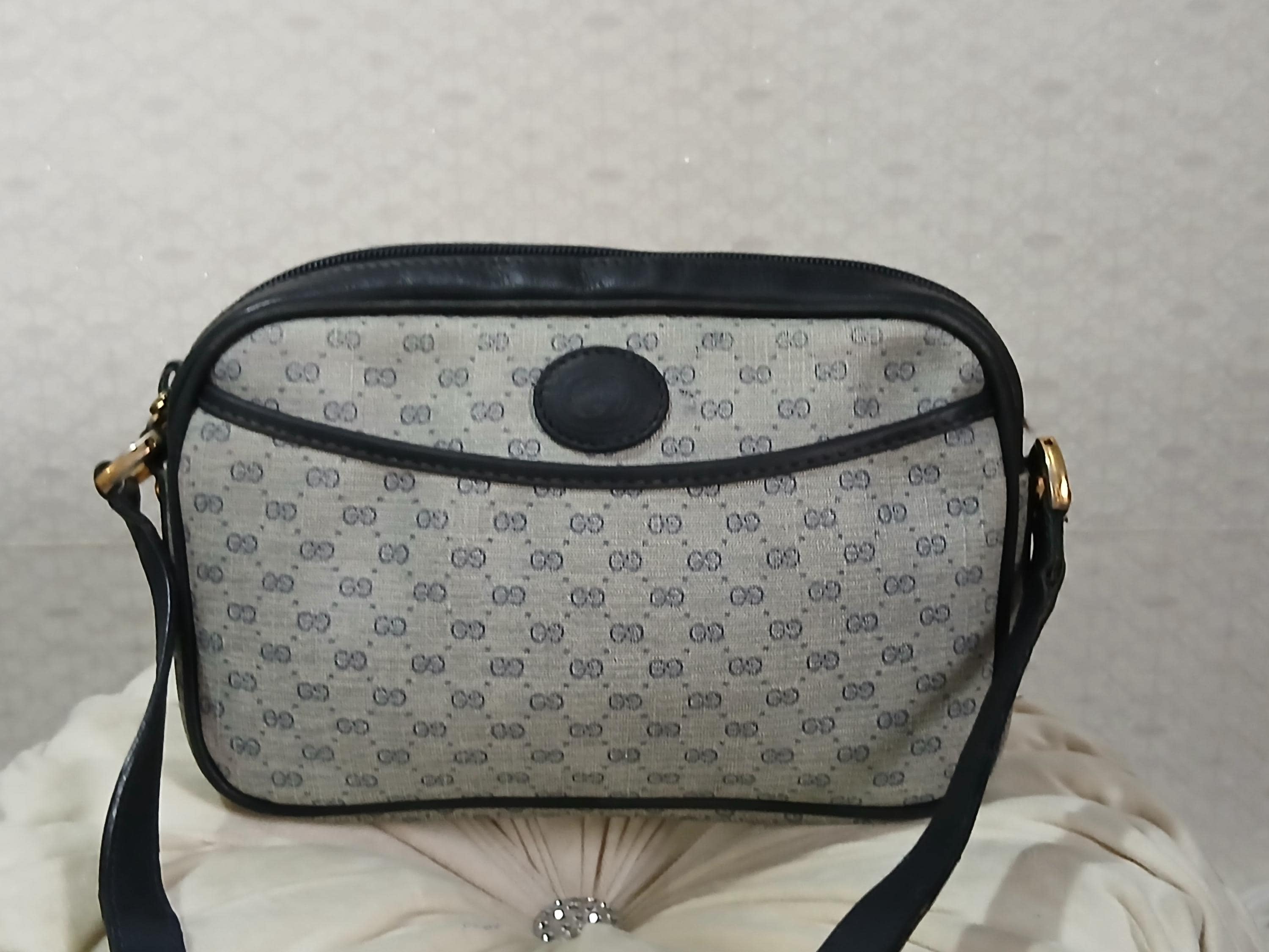 Gucci sling bag