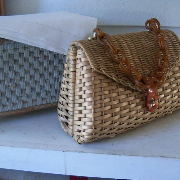 Vintage wicker straw purse handbag bakelite handle