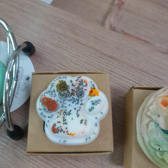 Ziepes,roku darbs ar magoņu sēkliņām.