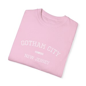Camiseta Gotham City New Jersey Comfort Colors, estilo vintage, unisex, con estampado gráfico, fundada en 1635, ropa urbana. imagen 10