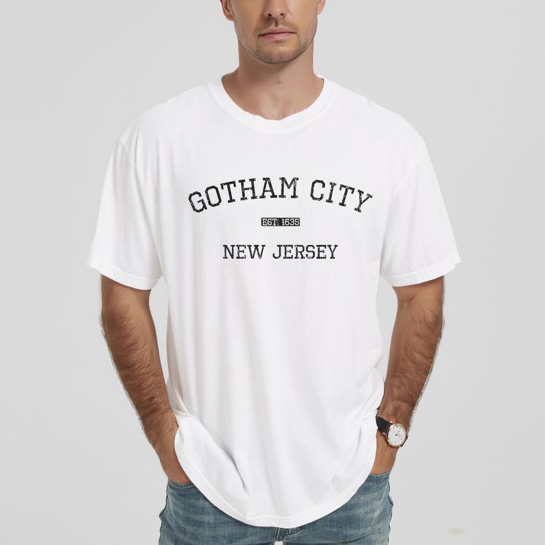 Camiseta Gotham City New Jersey Comfort Colors, estilo vintage, unisex, con estampado gráfico, fundada en 1635, ropa urbana. imagen 2