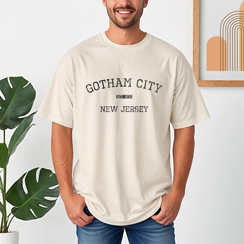 Camiseta Gotham City New Jersey Comfort Colors, estilo vintage, unisex, con estampado gráfico, fundada en 1635, ropa urbana. imagen 1