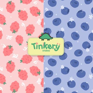 Può includere: Un design a motivo diviso con lamponi rosa su sfondo rosa chiaro a sinistra e mirtilli blu su sfondo azzurro a destra. Un'etichetta rettangolare gialla centrale mostra il testo Tinkery STUDIO.