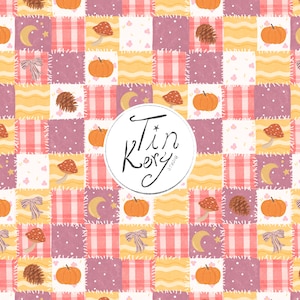 Könnte beinhalten: Ein sich wiederholendes Patchwork-Muster mit Quadraten, die Illustrationen von orangefarbenen Kürbissen, roten Pilzen, braunen Tannenzapfen, gelben Mondsicheln und rosa Schleifen auf karierten und welligen Hintergründen zeigen, mit dem Text Tin Kery Studio.