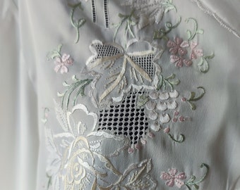 Hand embroidered ivory white blouse, silk thread embellished vintage shirt Bust 44