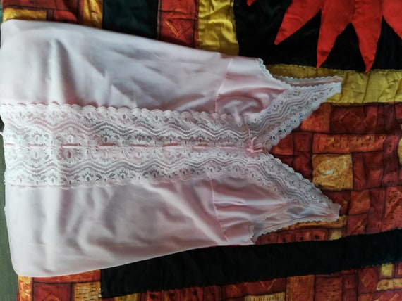 Ladies vintage lingerie lace pink knee length Full Sl… - Gem