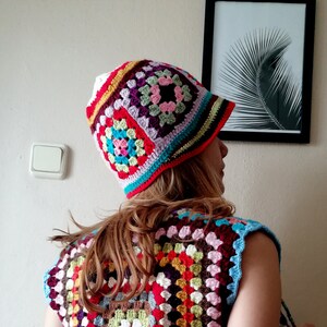 Bunte handgestrickte Beanie, Schneeflocke Weihnachtsmütze, Oma quadratische Beanie half bucket hat