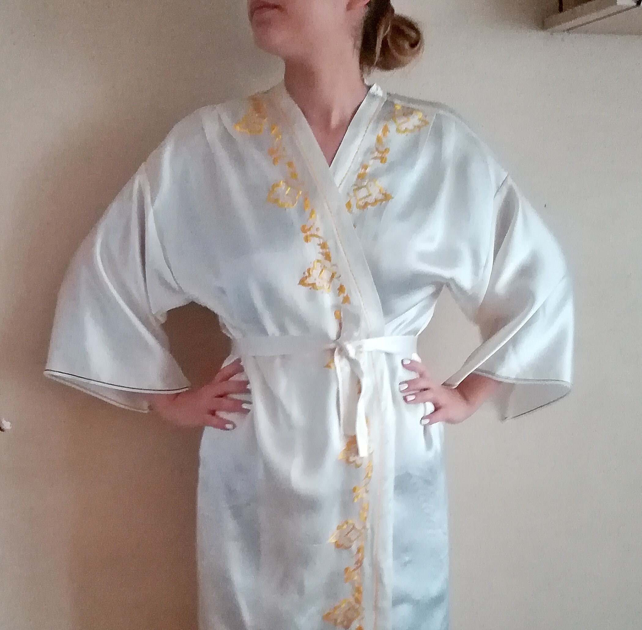 Vintage Fabric Silk Embroidered White Satin Kimono Robe for Women Size