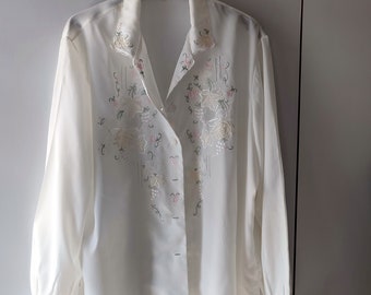 Hand embroidered ivory white blouse, silk thread embellished vintage shirt Bust 44
